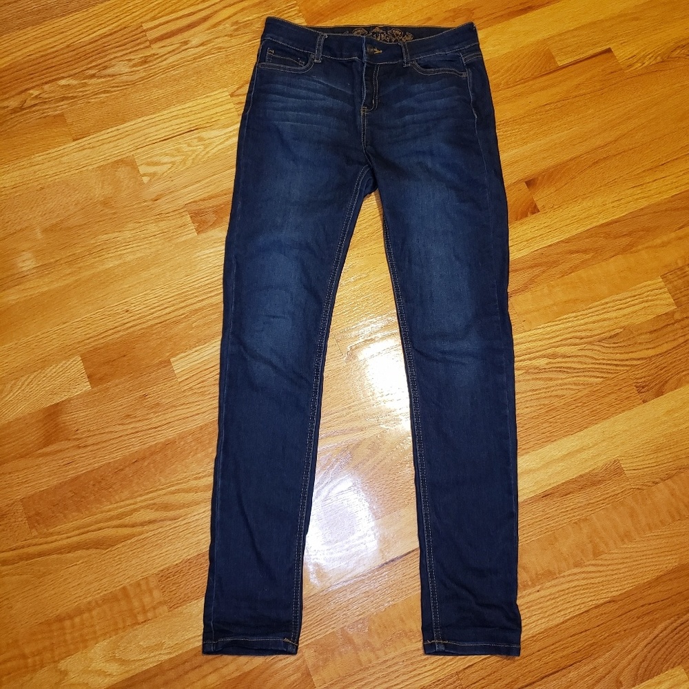 Dark-wash denim skinny jeans